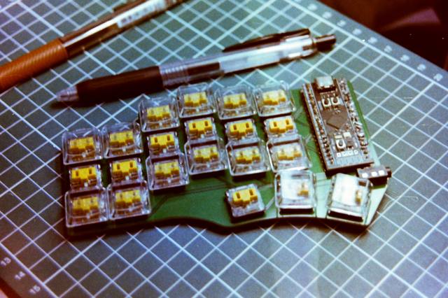 macro of a custom keyboard PCB with switches